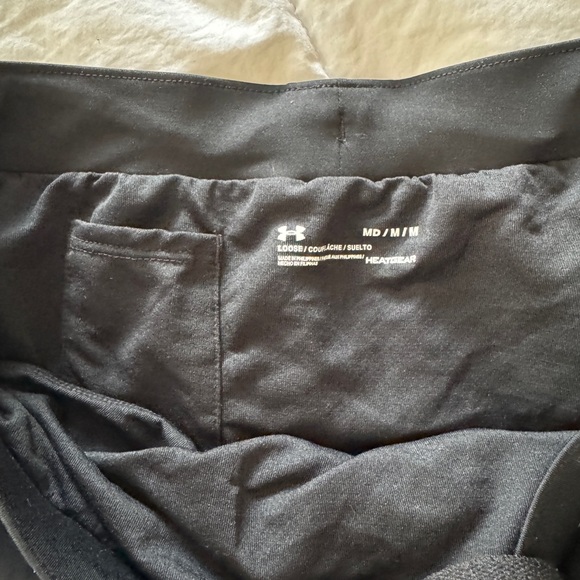 Under Armour  black running shorts size medium - Picture 4 of 4
